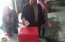 用心點(diǎn)燃希望  用愛(ài)撒播人間                     ——-金龍集團(tuán)公司為困難員工組織愛(ài)心捐款