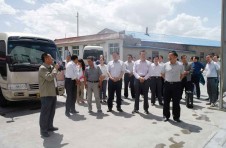 景泰縣四大領(lǐng)導(dǎo)班子一行蒞臨景泰金龍化工建材公司參觀考察