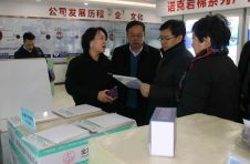 白銀市市長張旭晨、景泰縣縣委書記李作璧、縣長張文玲等一行領(lǐng)導(dǎo)對金龍建材視察指導(dǎo)工作