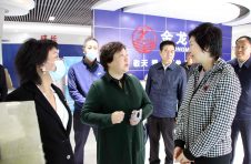 甘肅省委組織部副部長、人力資源和社會(huì)保障廳黨組書記、廳長周麗寧、白銀市副市長賈汝昌、景泰縣縣長張文玲等一行領(lǐng)導(dǎo)對金龍公司、諾克公司 視察指導(dǎo)工作